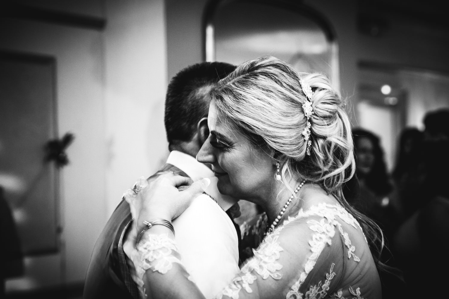 Relaxed wedding photography at Belair House, London