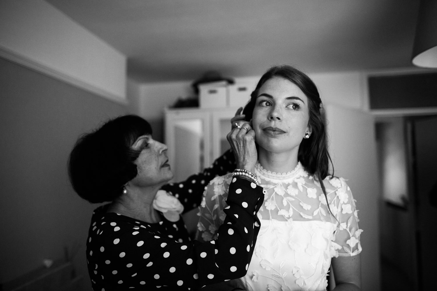 Relaxed pub wedding photography in Edinburgh