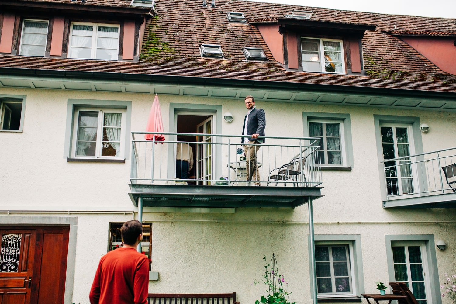 Relaxed elopement and small ceremony wedding photography in Edinburgh