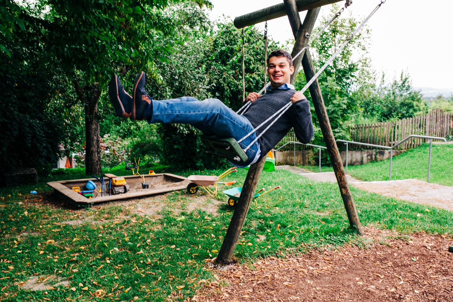 Relaxed elopement and small ceremony wedding photography in Edinburgh