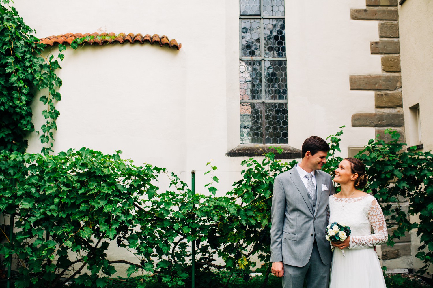 Relaxed elopement and small ceremony wedding photography in Edinburgh
