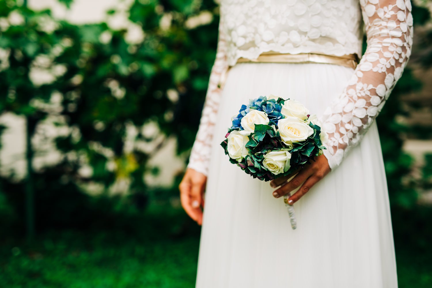 Relaxed elopement and small ceremony wedding photography in Edinburgh