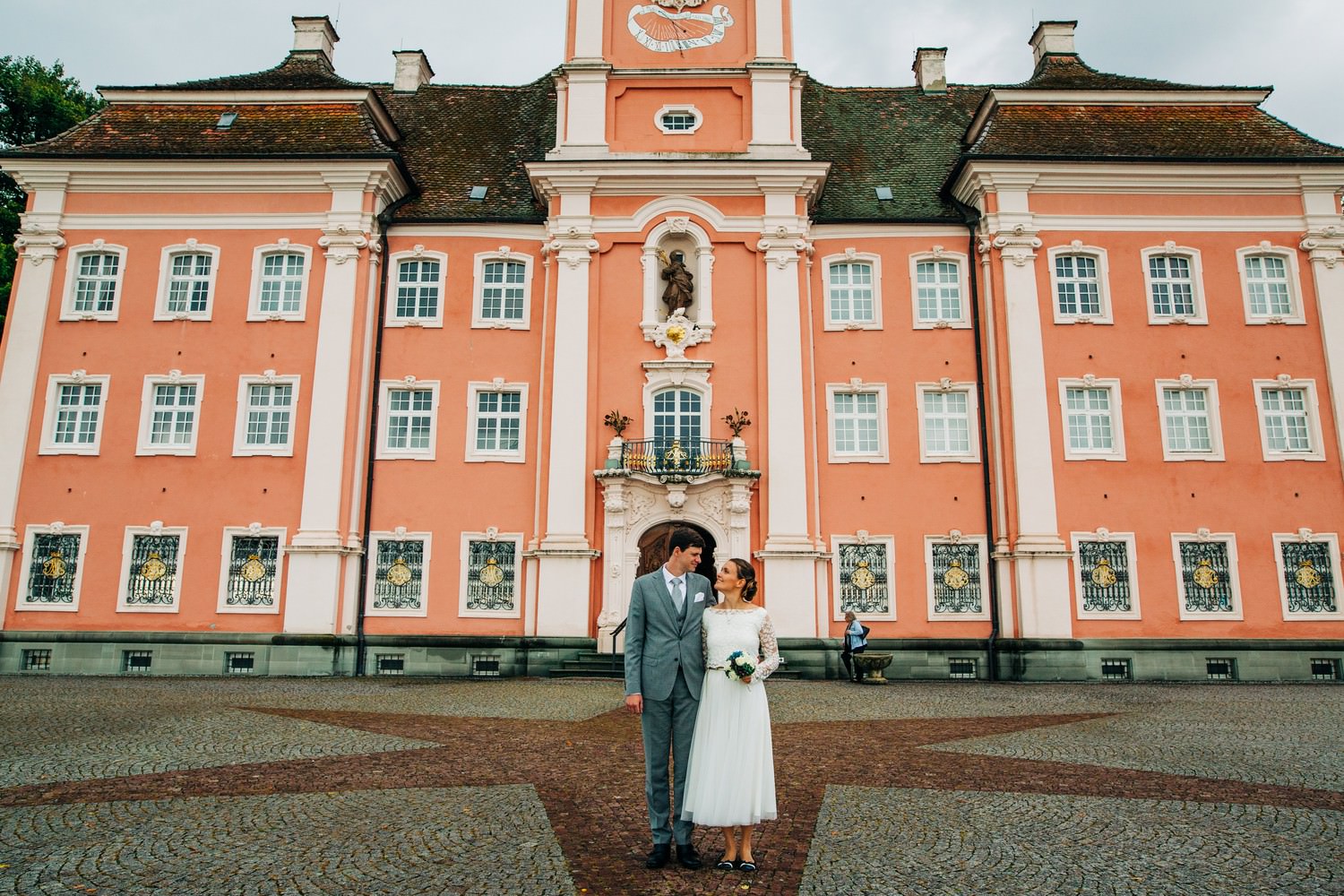 Relaxed elopement and small ceremony wedding photography in Edinburgh