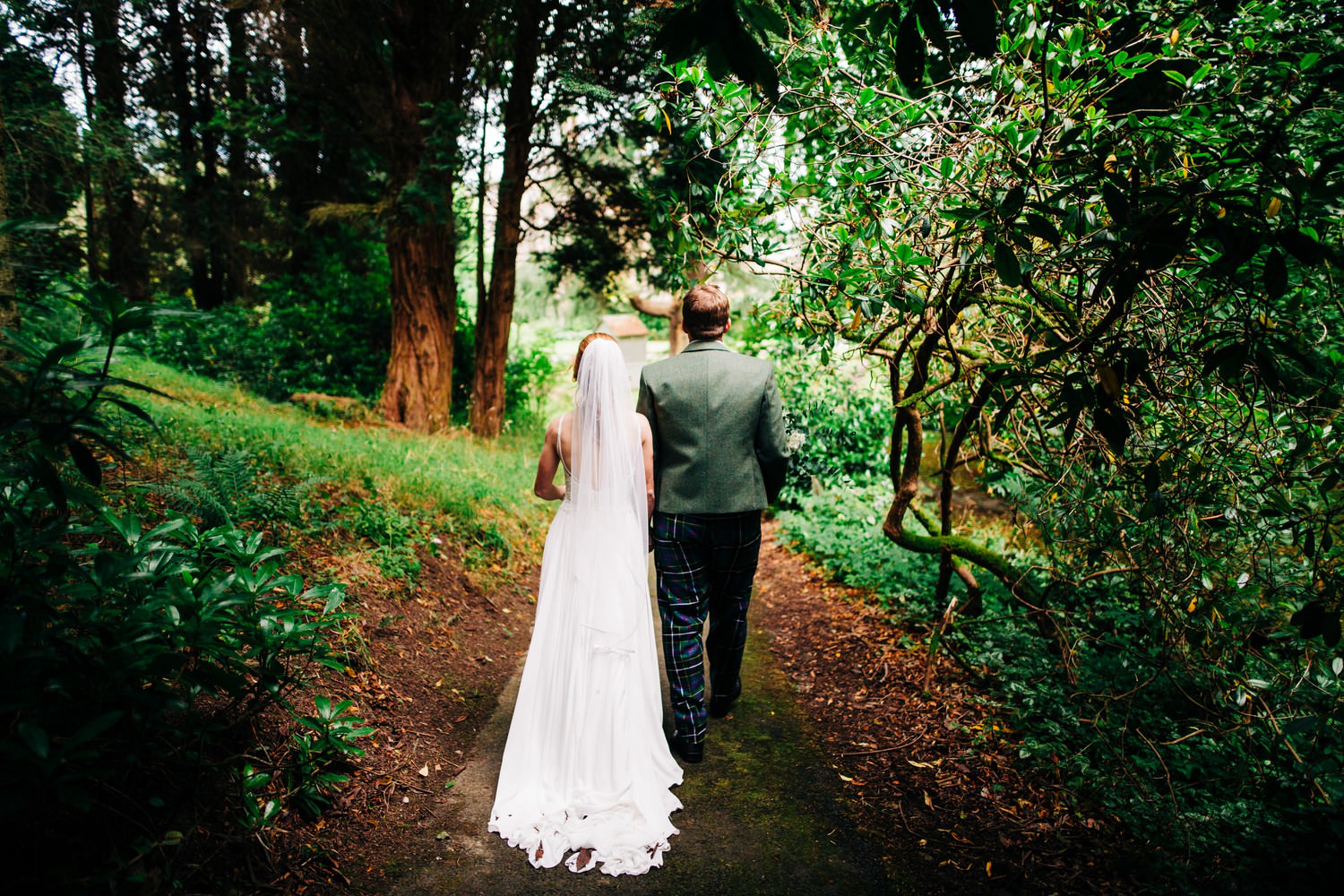 Relaxed Scottish Borders wedding photography near Edinburgh